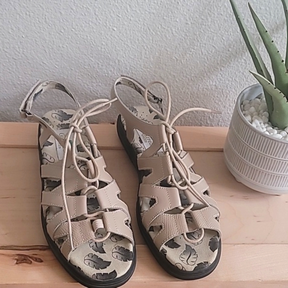 🌿 GOLFSTREAM  STRAPPY SANDALS 🌿
